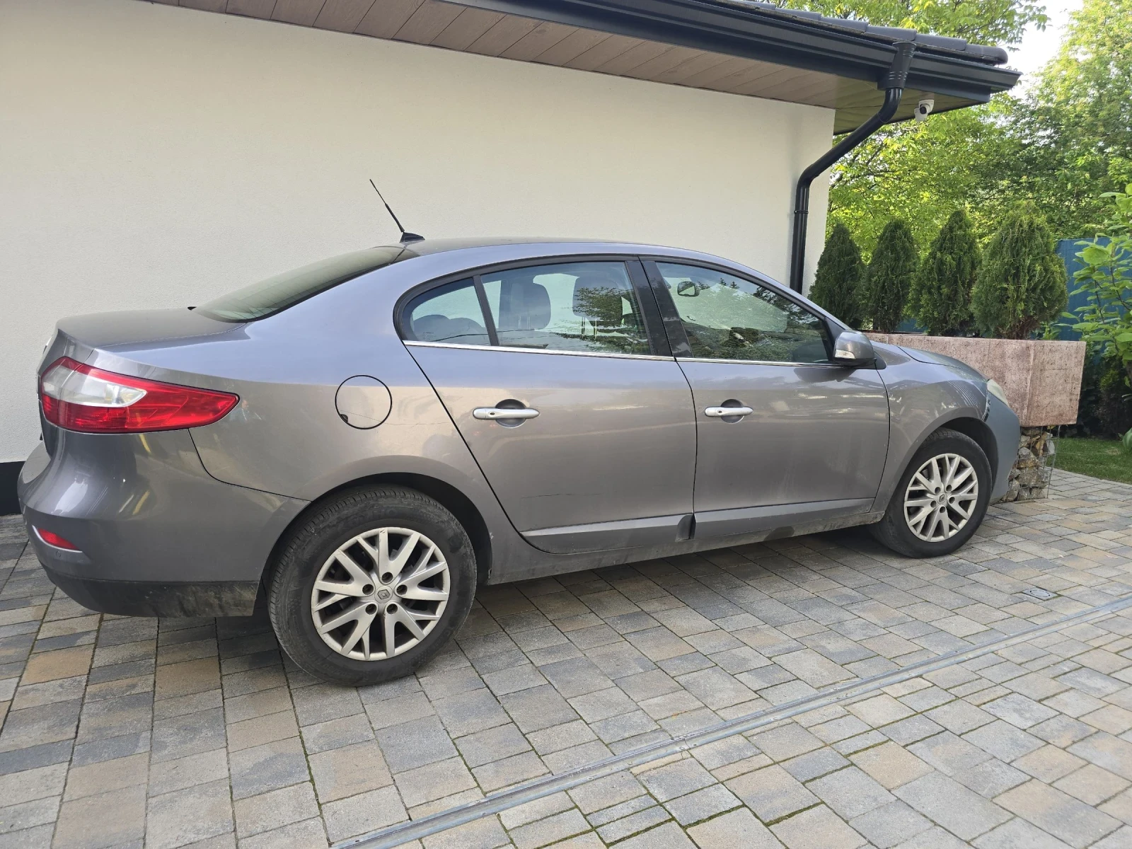Renault Fluence 1.5 dci, снимка 2 - Автомобили и джипове - 54634965