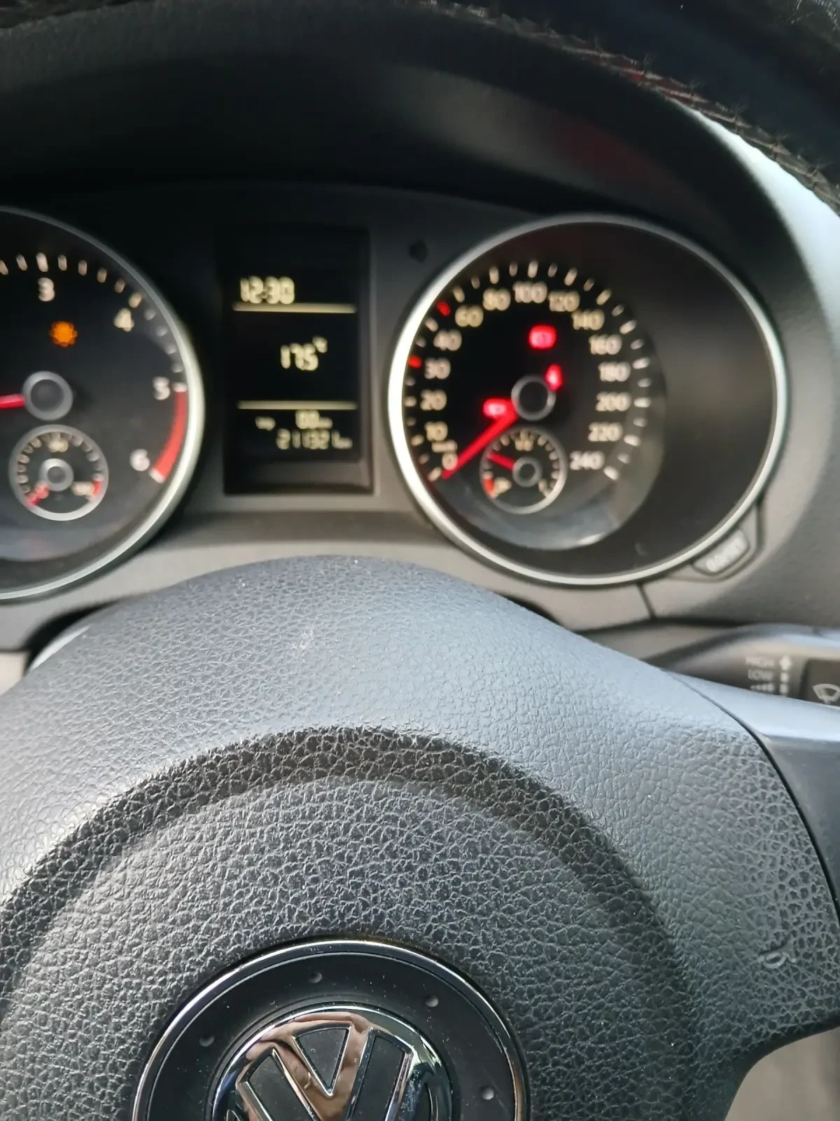 VW Golf 1.6 TDI, снимка 7 - Автомобили и джипове - 54754657