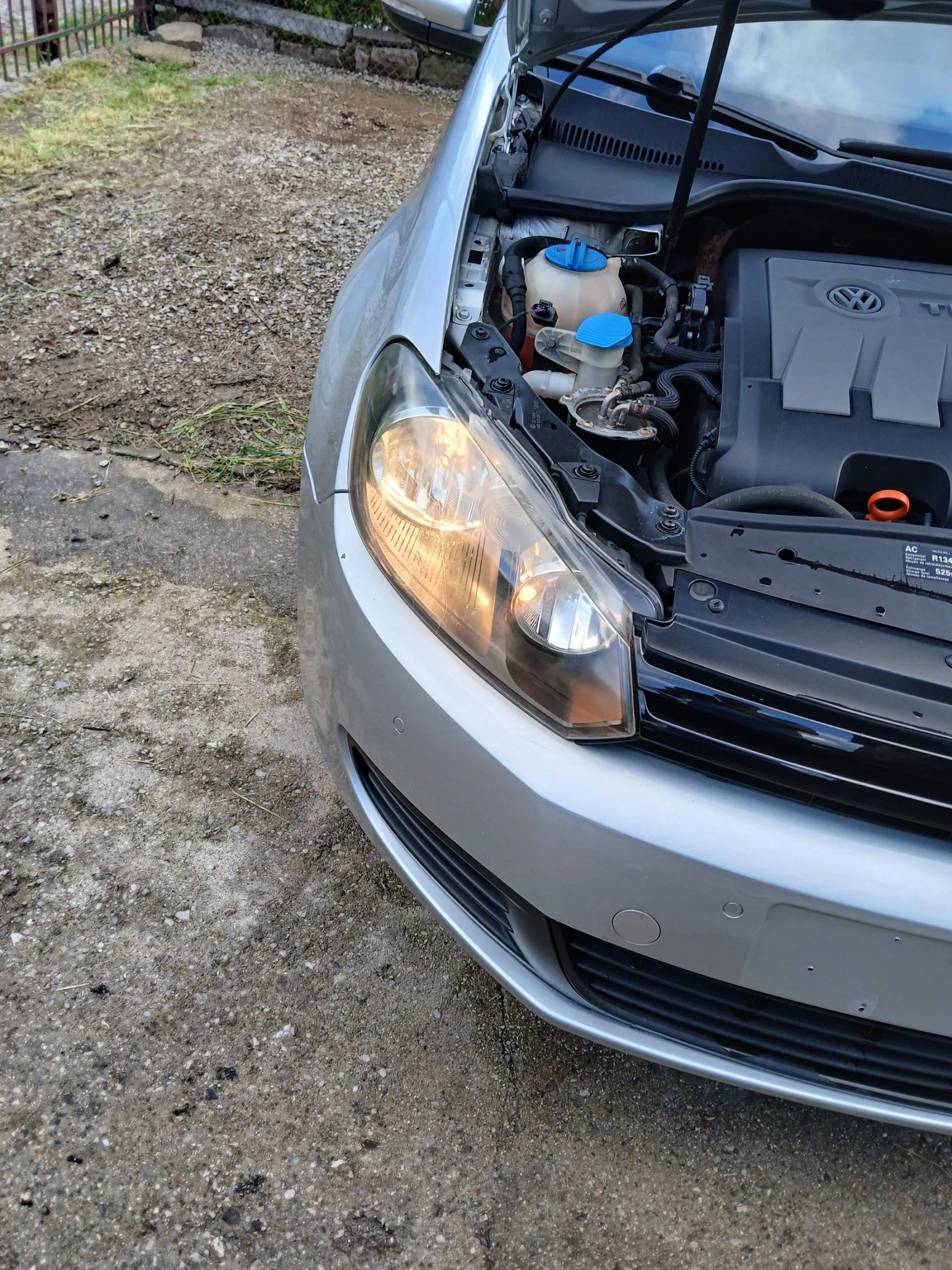 VW Golf 1.6 TDI, снимка 9 - Автомобили и джипове - 54754657