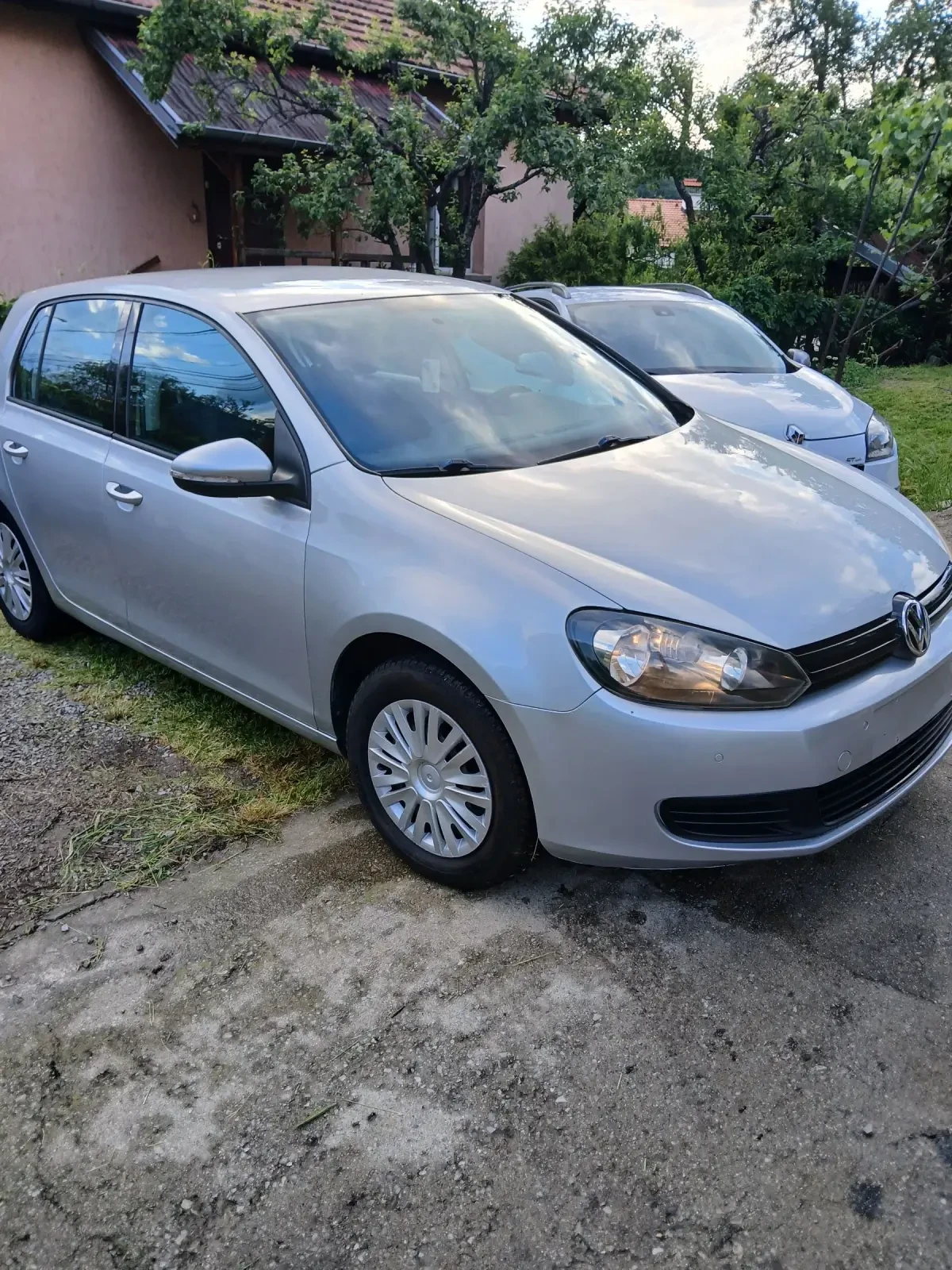 VW Golf 1.6 TDI, снимка 3 - Автомобили и джипове - 54754657
