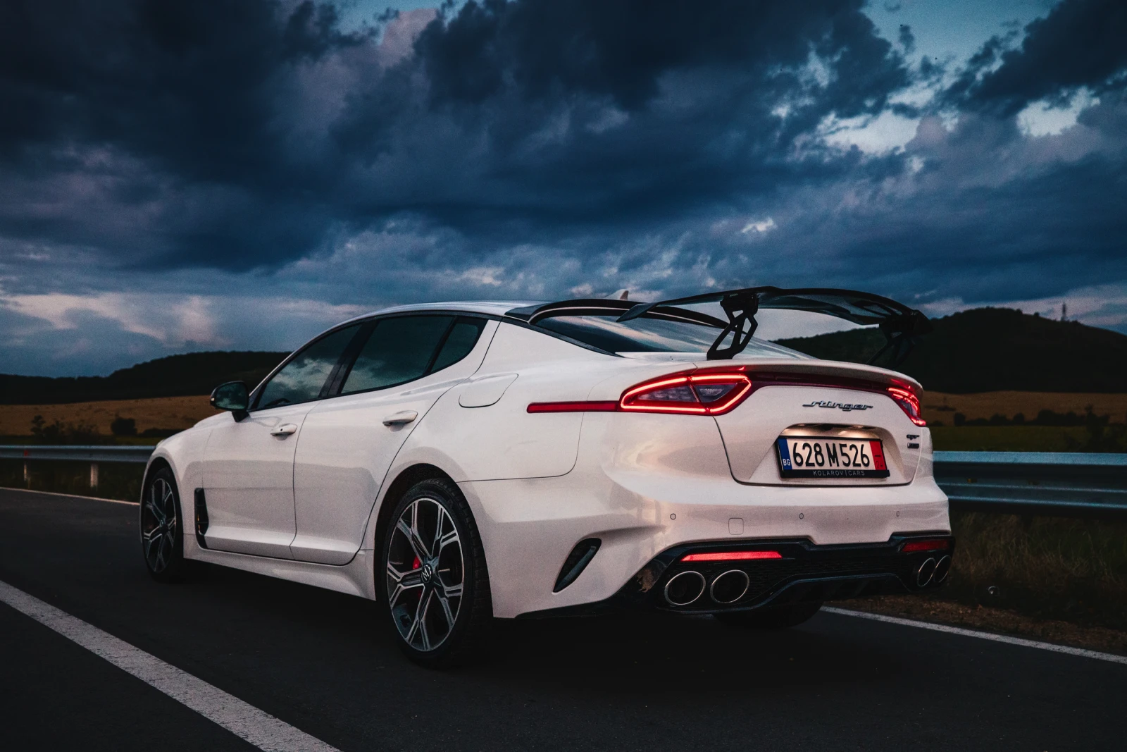 Kia Stinger, снимка 17 - Автомобили и джипове - 54774358