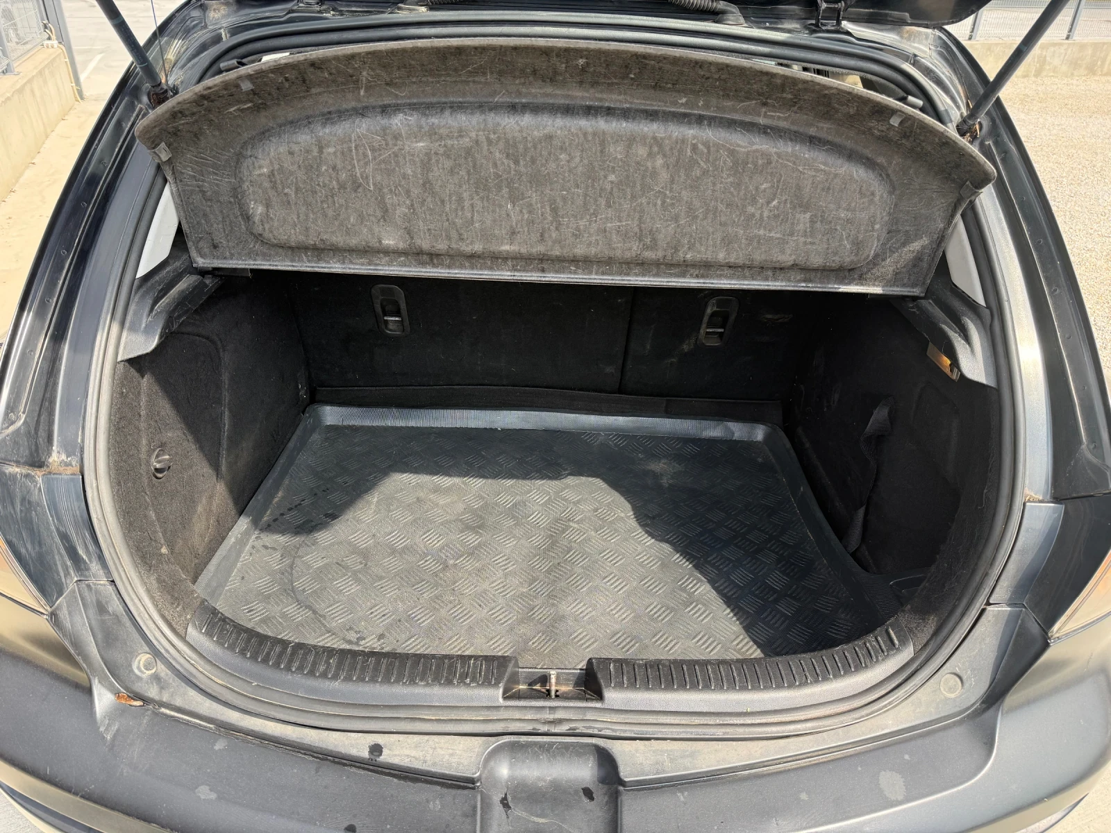 Mazda 3 1.4* ГАЗ* 2007г* РЕГИСТРИРАН* Външни Забележки* , снимка 12 - Автомобили и джипове - 55603247