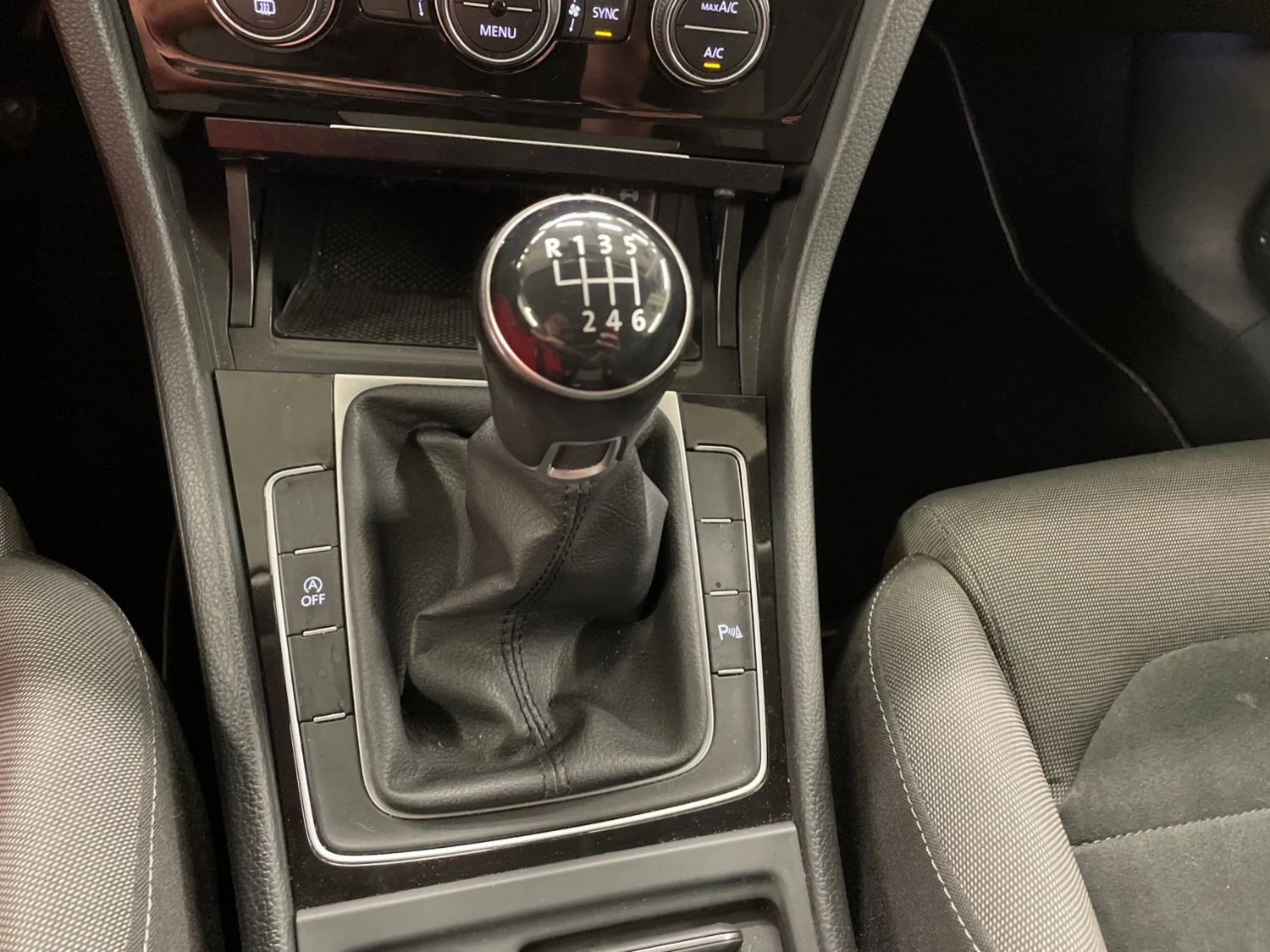 VW Golf Highline 1.4 бензин, снимка 6 - Автомобили и джипове - 55651076