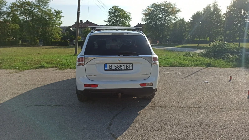 Mitsubishi Outlander, снимка 4 - Автомобили и джипове - 47255677