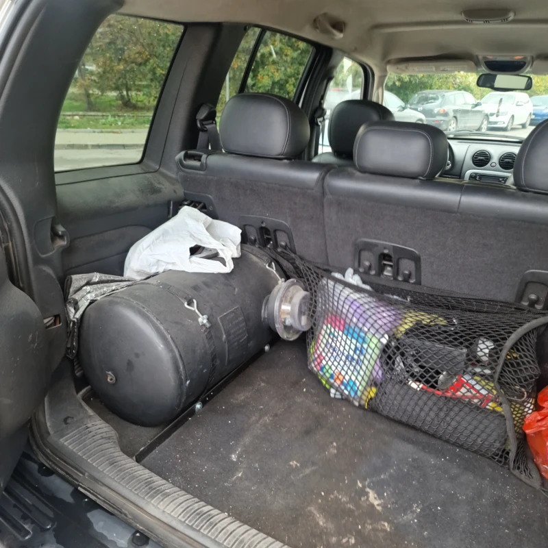 Jeep Cherokee, снимка 4 - Автомобили и джипове - 52351082