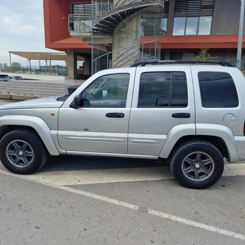 Jeep Cherokee, снимка 3 - Автомобили и джипове - 52351082