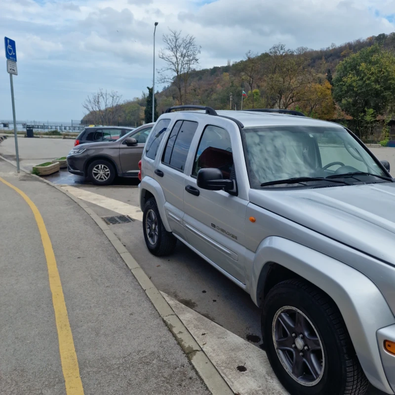 Jeep Cherokee, снимка 11 - Автомобили и джипове - 52351082