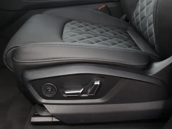 Audi Q7 50 TDI Quattro = S-line = Black Optic Гаранция, снимка 5 - Автомобили и джипове - 54004135