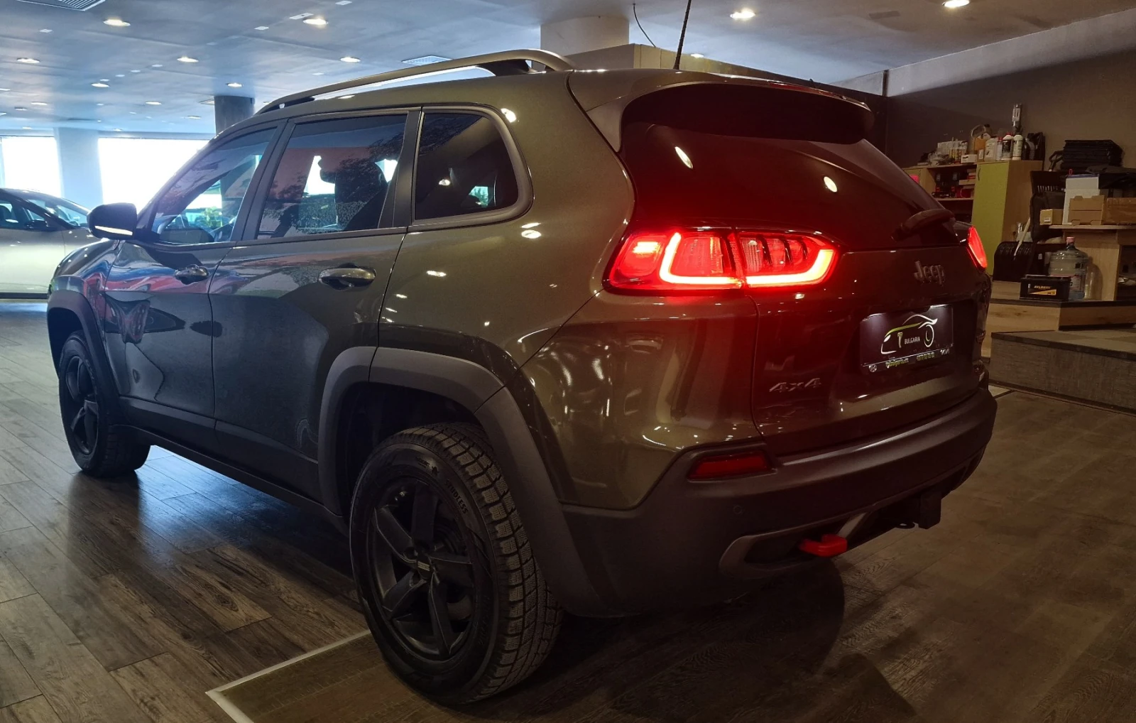 Jeep Cherokee TRAILHAWK 3.2V6 4WD ЛИЗИНГ БЕЗ ПЪРВОНАЧАЛНА ВНОСКА - изображение 6