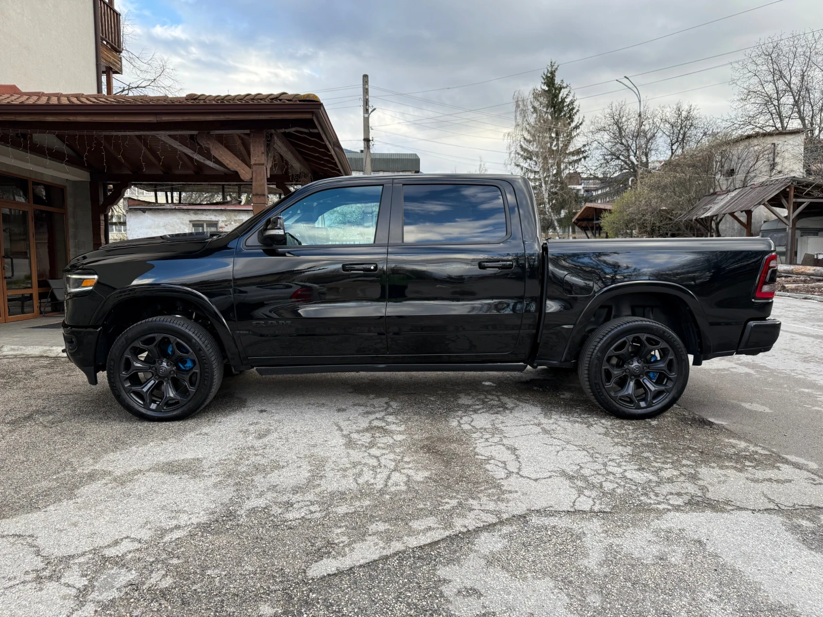 Dodge RAM 1500 5.7L V8 LIMITED, NIGHT EDITION 4X4 eTorgue - изображение 4