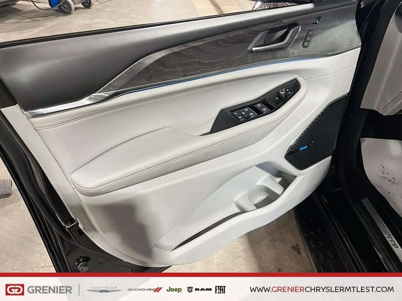 Jeep Grand cherokee * Overland * CARFAX * ���� �� �� | Mobile.bg � ����������� 9