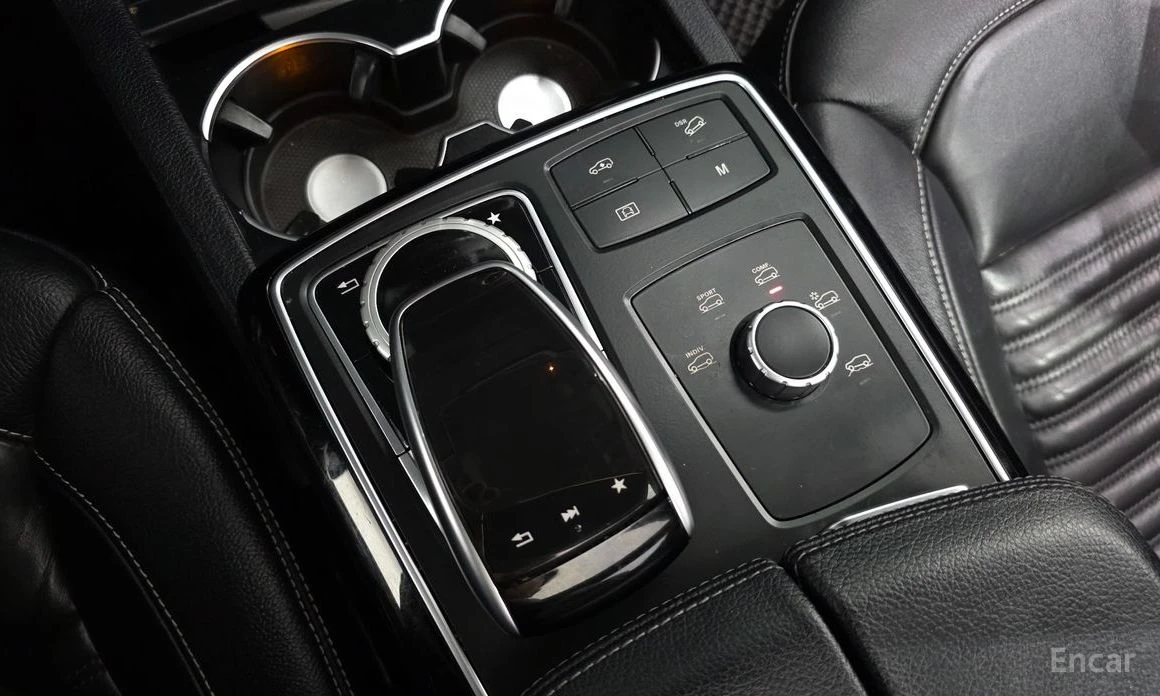 Mercedes-Benz GLE 350 4MATIC* AMG* ПАНОРАМА* 360 КАМЕРИ* ПОДГРЕВ* КЕЙЛЕС, снимка 15 - Автомобили и джипове - 53988945