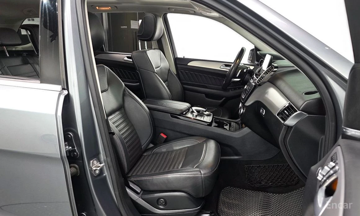 Mercedes-Benz GLE 350 4MATIC* AMG* ПАНОРАМА* 360 КАМЕРИ* ПОДГРЕВ* КЕЙЛЕС, снимка 8 - Автомобили и джипове - 53988945