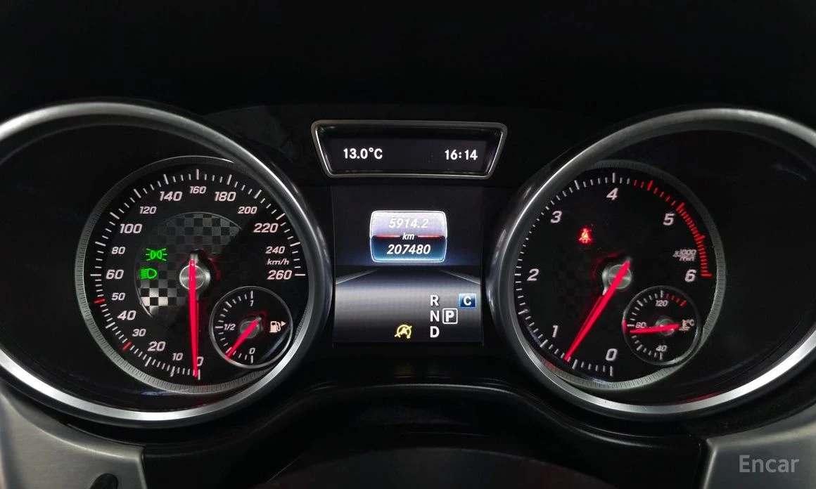 Mercedes-Benz GLE 350 4MATIC* AMG* ПАНОРАМА* 360 КАМЕРИ* ПОДГРЕВ* КЕЙЛЕС, снимка 12 - Автомобили и джипове - 53988945