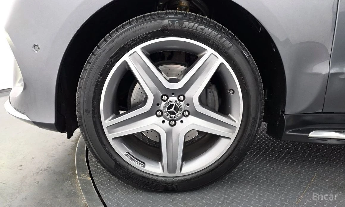 Mercedes-Benz GLE 350 4MATIC* AMG* ПАНОРАМА* 360 КАМЕРИ* ПОДГРЕВ* КЕЙЛЕС, снимка 5 - Автомобили и джипове - 53988945