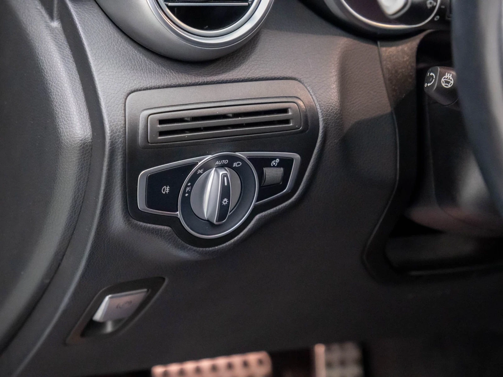 Mercedes-Benz GLC 300 4MATIC * AMG LINE , снимка 9 - Автомобили и джипове - 55124137