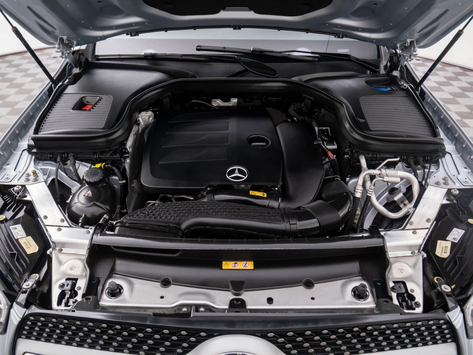 Mercedes-Benz GLC 300 4MATIC * AMG LINE , снимка 15 - Автомобили и джипове - 55124137