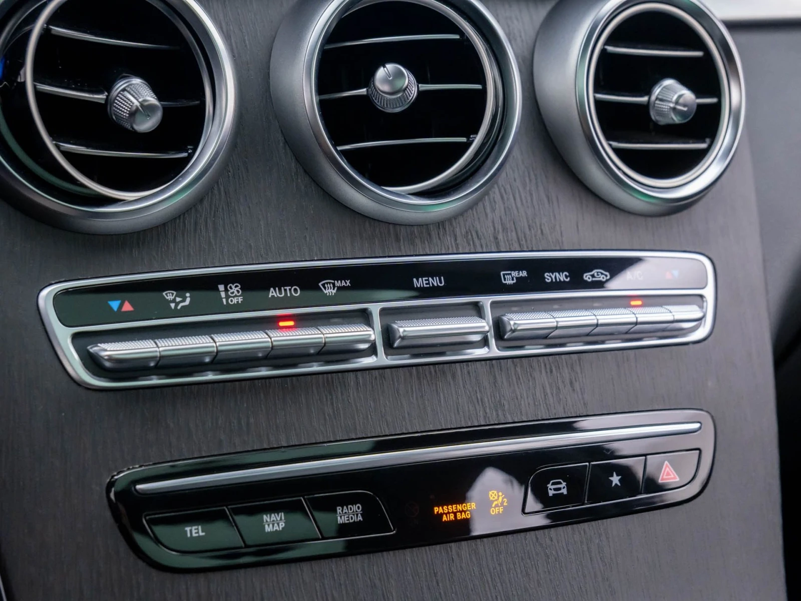 Mercedes-Benz GLC 300 4MATIC * AMG LINE , снимка 13 - Автомобили и джипове - 55124137