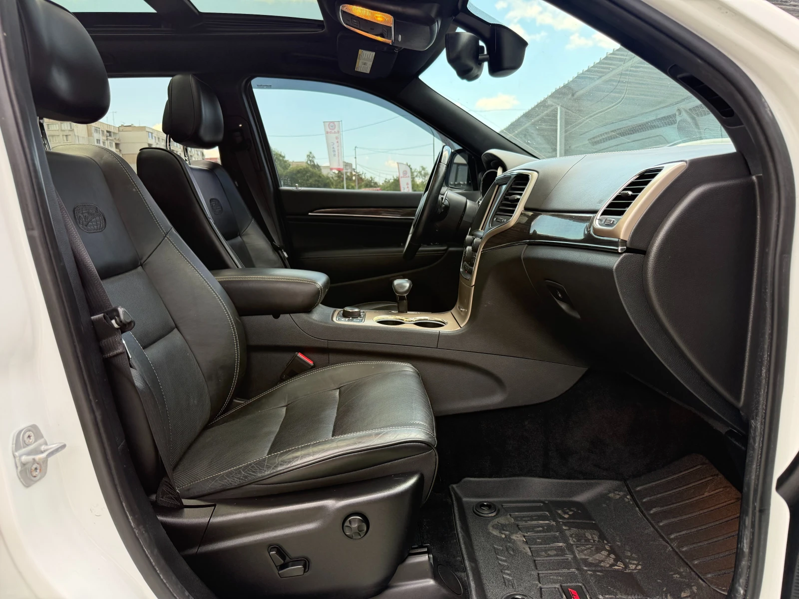 Jeep Grand cherokee 5.7 HEMI, OVERLAND, снимка 8 - Автомобили и джипове - 55148429
