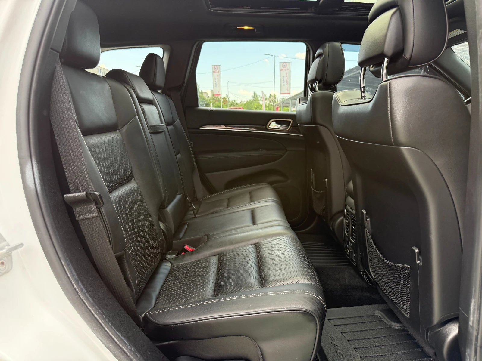 Jeep Grand cherokee 5.7 HEMI, OVERLAND, снимка 10 - Автомобили и джипове - 55148429