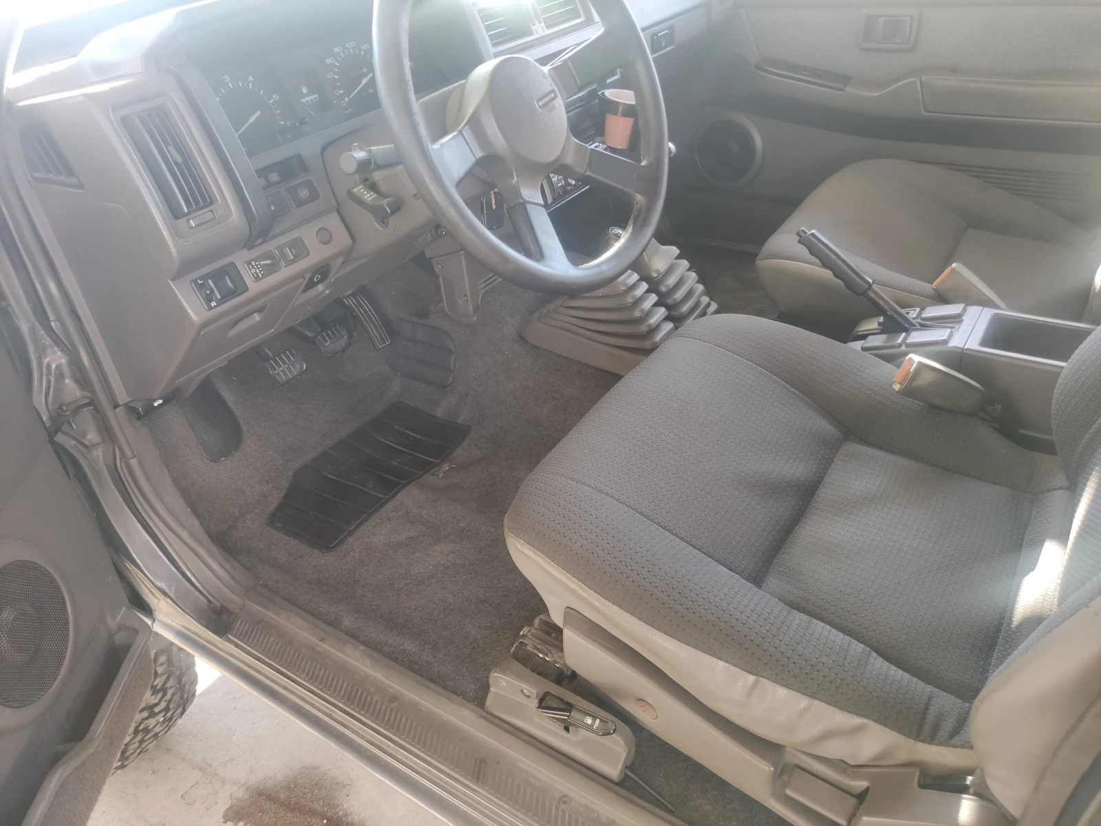 Nissan Terrano, снимка 9 - Автомобили и джипове - 56238369