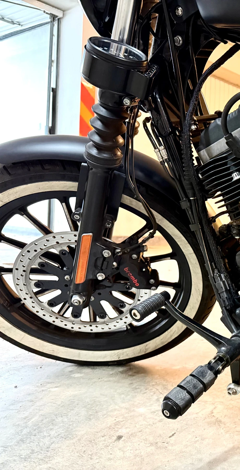 Harley-Davidson Sportster 883 - изображение 4