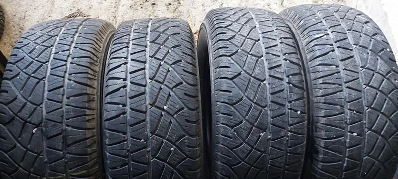 Гуми Всесезонни 245/65R17, снимка 1 - Гуми и джанти - 35136339