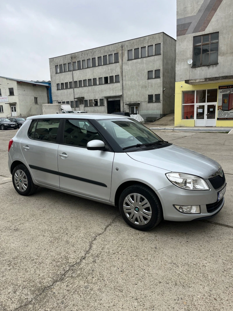 Skoda Fabia 1.2i, снимка 2 - Автомобили и джипове - 46917786