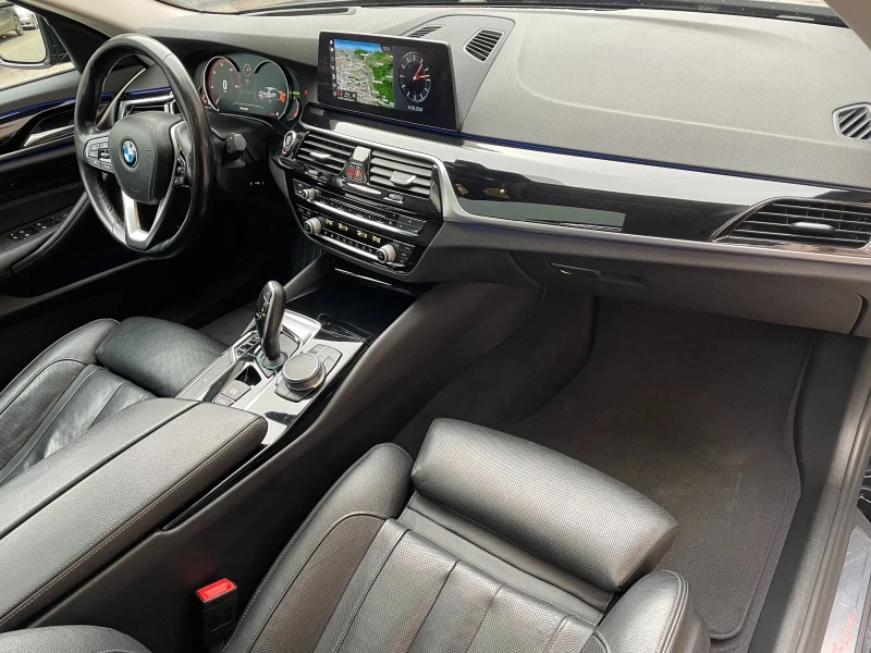 BMW 530 d xDrive Sport Line, снимка 16 - Автомобили и джипове - 44304363