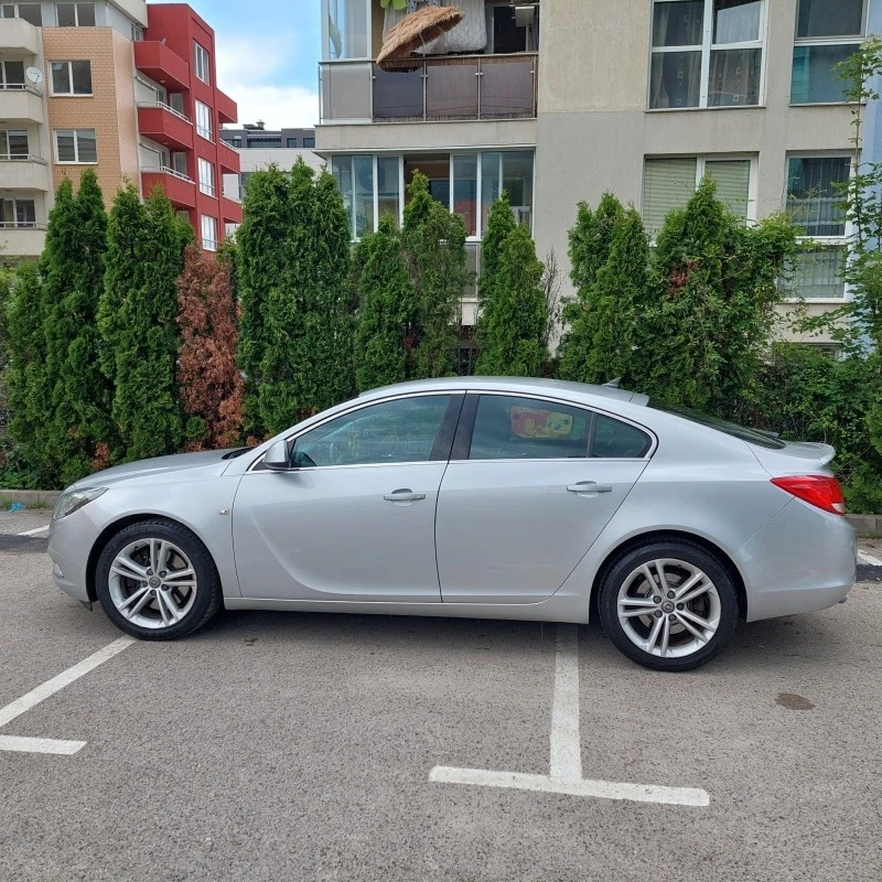 Opel Insignia, снимка 1 - Автомобили и джипове - 46523886