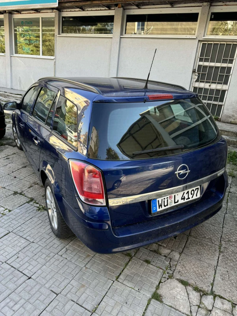 Opel Astra Комби, снимка 2 - Автомобили и джипове - 47682302