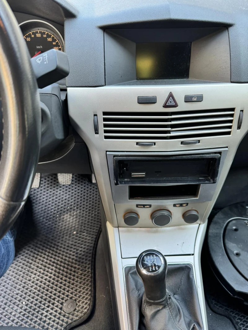 Opel Astra Комби, снимка 5 - Автомобили и джипове - 47682302