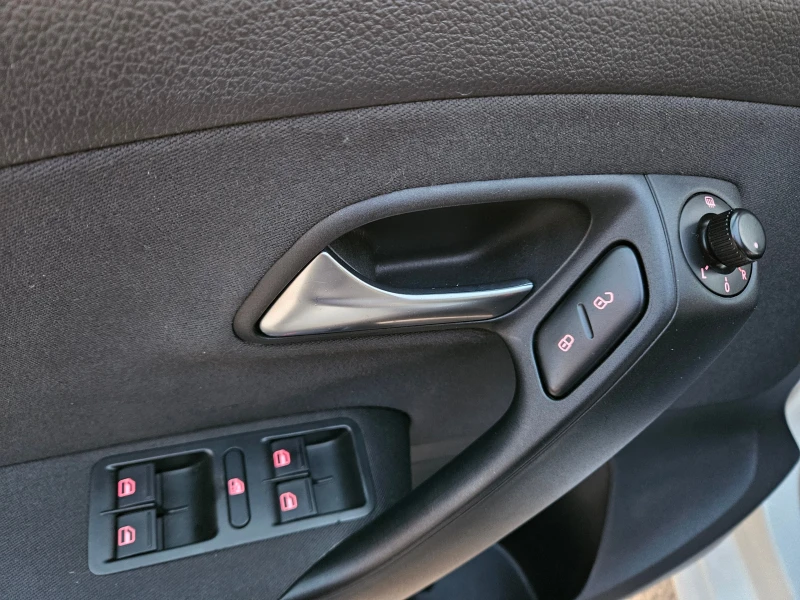 VW Polo 1.2, 70k.с., евро 5а!, снимка 13 - Автомобили и джипове - 49106419