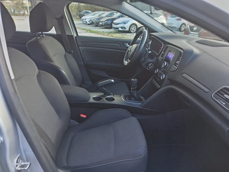 Renault Megane 1.33 Tce 140, снимка 8 - Автомобили и джипове - 52640756