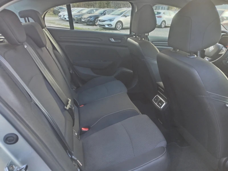 Renault Megane 1.33 Tce 140, снимка 9 - Автомобили и джипове - 52640756