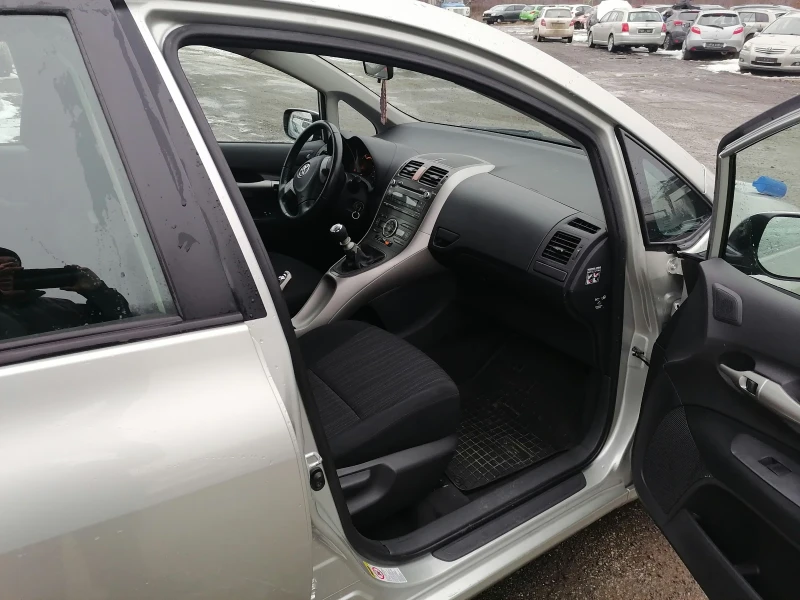 Toyota Auris, снимка 15 - Автомобили и джипове - 53215410