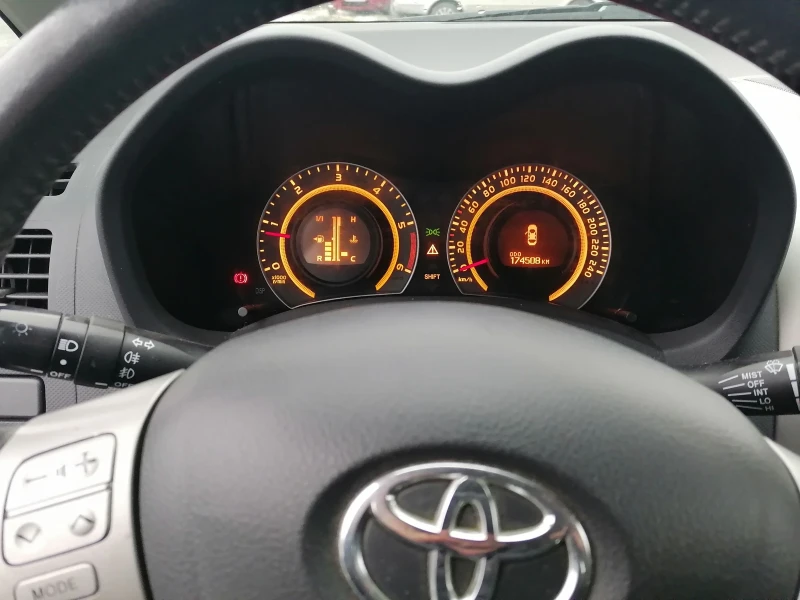 Toyota Auris, снимка 12 - Автомобили и джипове - 53215410