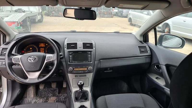 Toyota Avensis 2.2 D4D, снимка 7 - Автомобили и джипове - 41992361