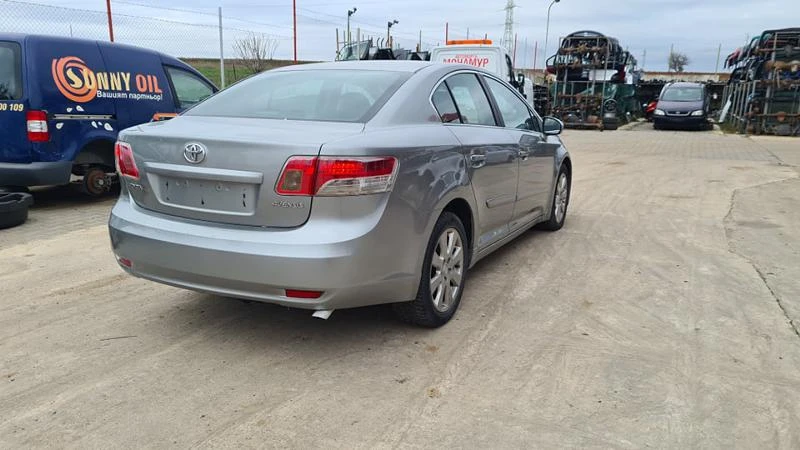 Toyota Avensis 2.2 D4D, снимка 4 - Автомобили и джипове - 41992361