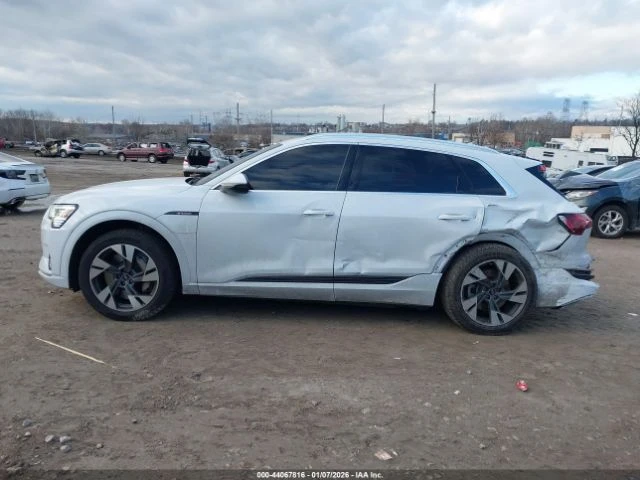 Audi E-Tron PREMIUM QUATTRO, снимка 8 - Автомобили и джипове - 53590956
