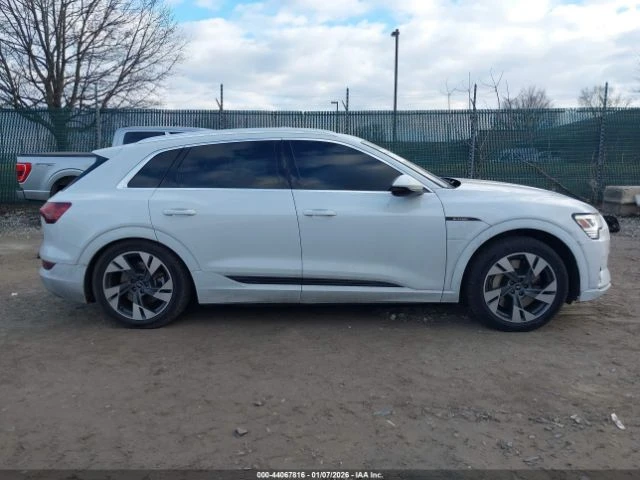 Audi E-Tron PREMIUM QUATTRO, снимка 7 - Автомобили и джипове - 53590956