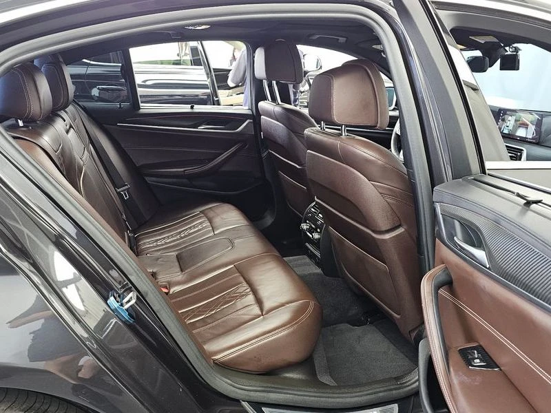 BMW 530 530i xDrive M Sport Package Plus| 248к.с.| ВКЛ.ТЕХ, снимка 12 - Автомобили и джипове - 55441436