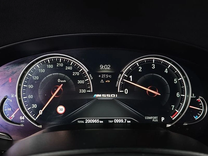 BMW 530 530i xDrive M Sport Package Plus| 248к.с.| ВКЛ.ТЕХ, снимка 8 - Автомобили и джипове - 55441436