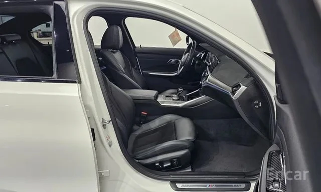 BMW 320 320d M Sport, снимка 11 - Автомобили и джипове - 55943093