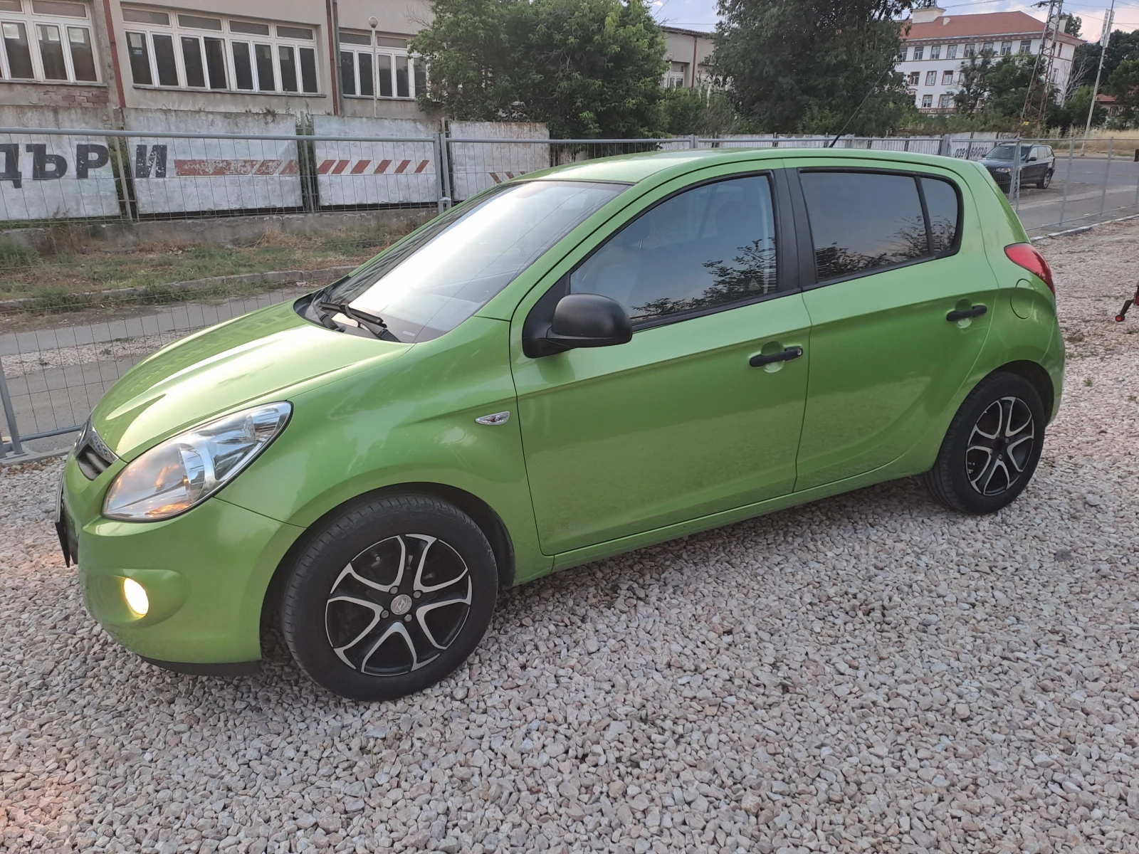 Hyundai I20 1.3i ESKLUZIVE SPEZIALL - изображение 3