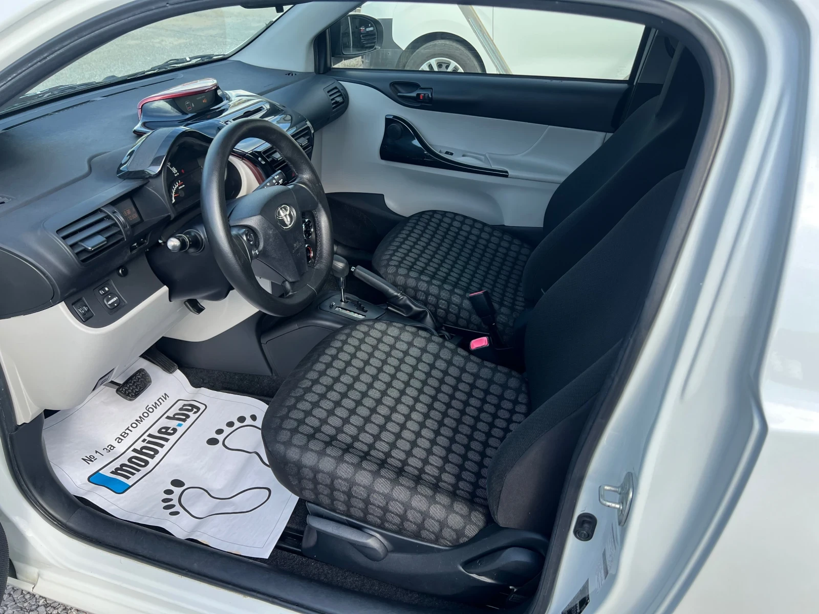 Toyota IQ 1.0i Avtomat - изображение 7