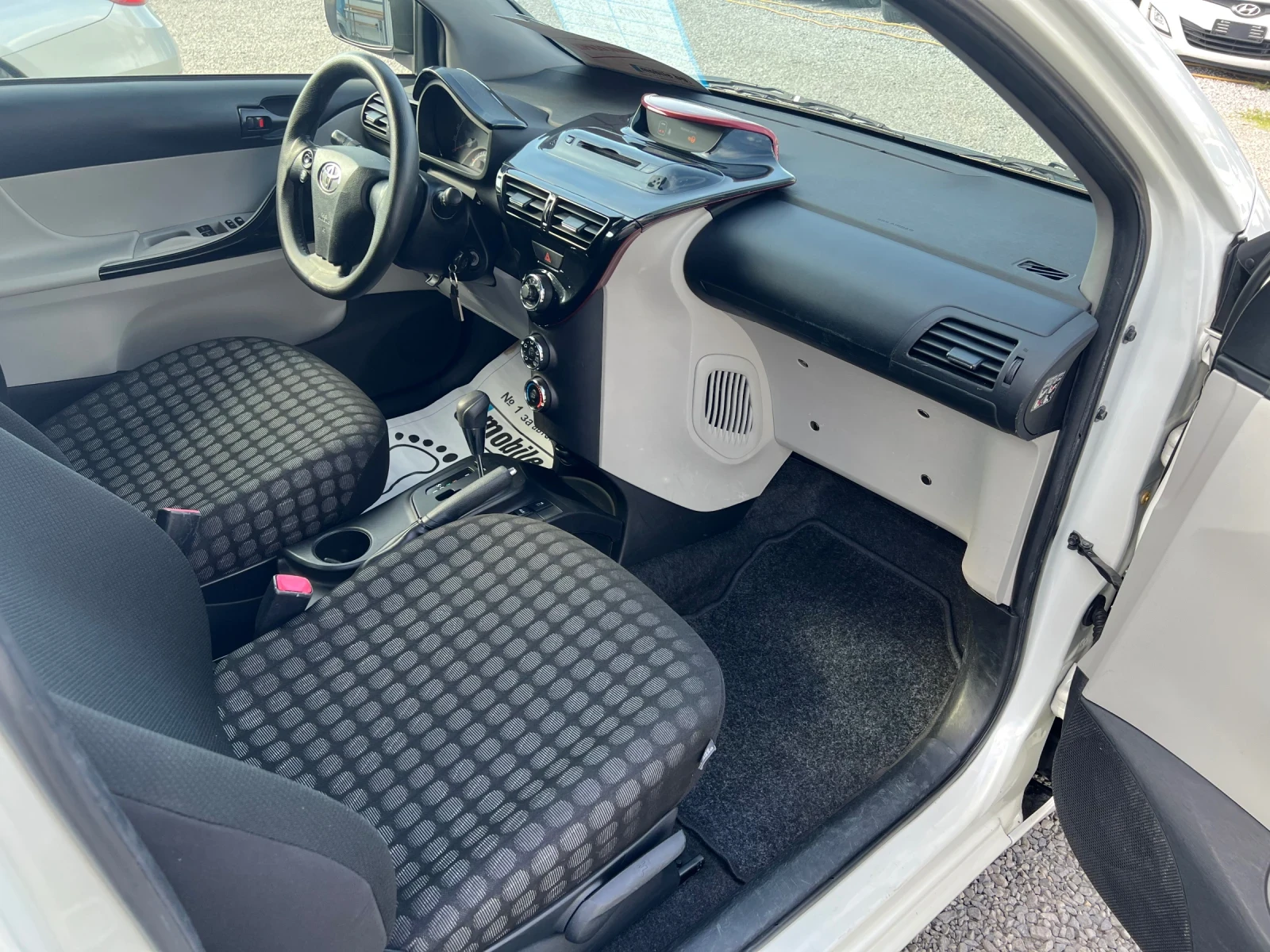 Toyota IQ 1.0i Avtomat - изображение 8