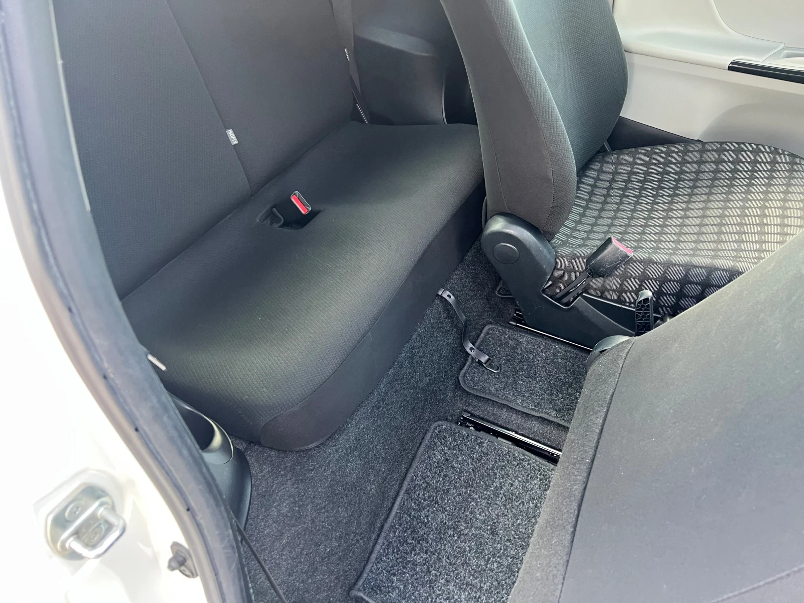 Toyota IQ 1.0i Avtomat - изображение 9