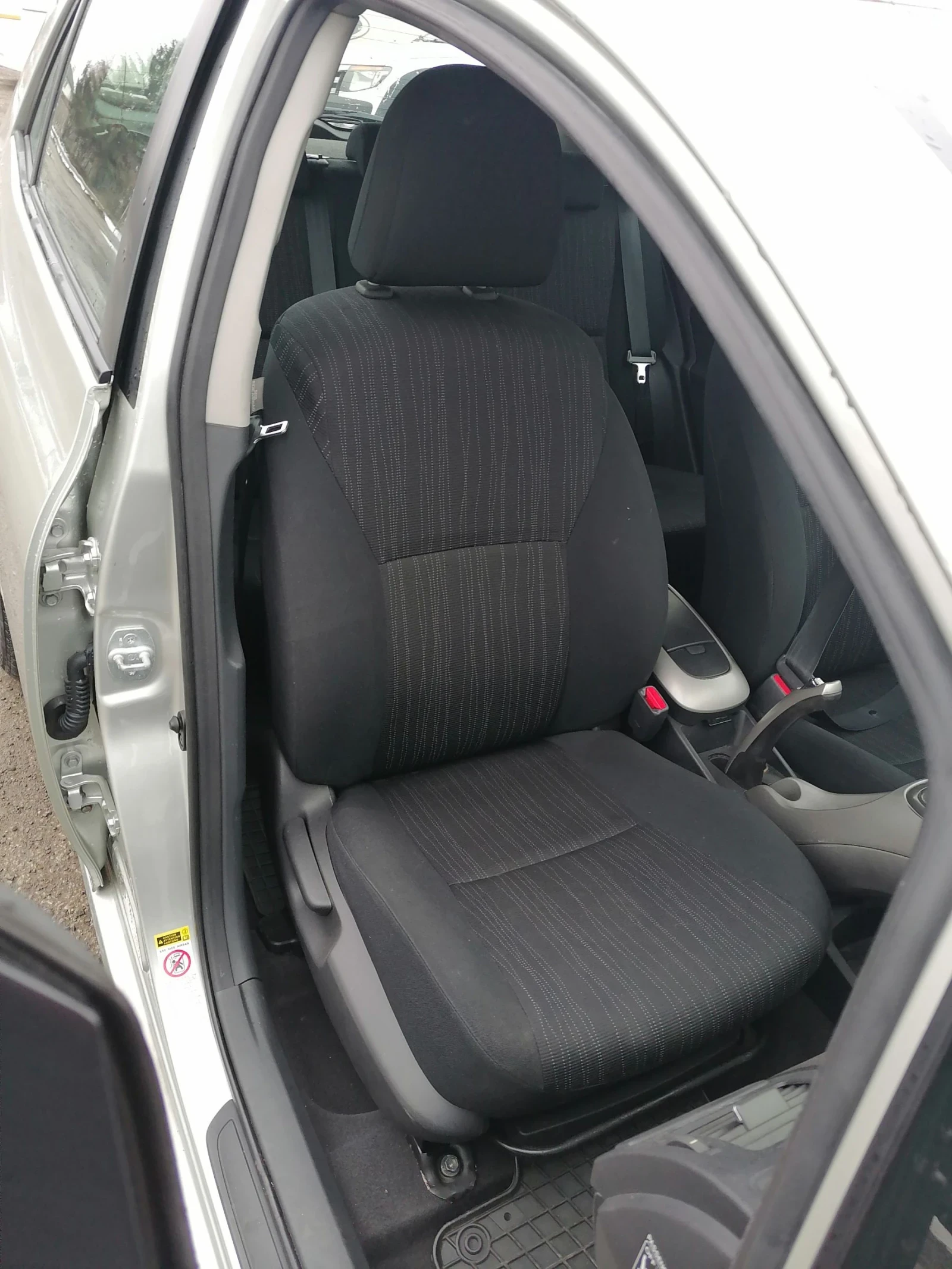 Toyota Auris  - изображение 8