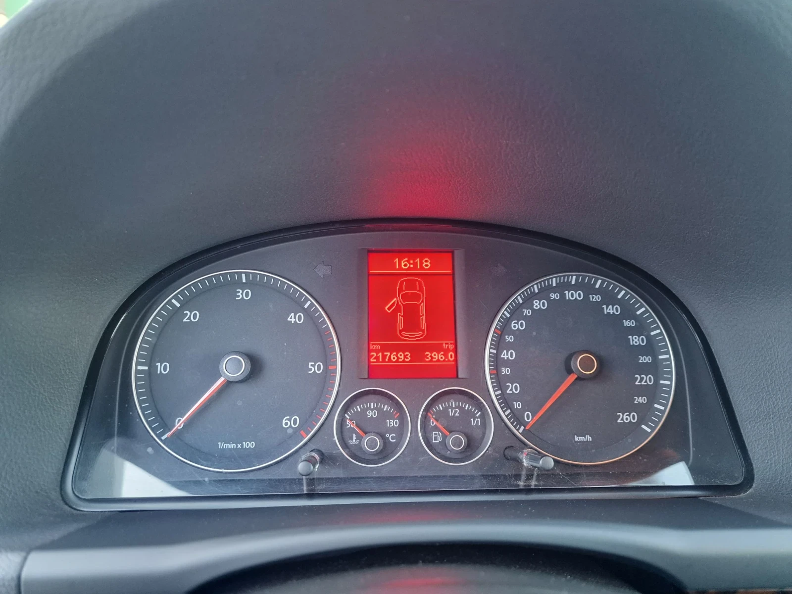 VW Touran 1.9 TDI, снимка 12 - Автомобили и джипове - 53917100